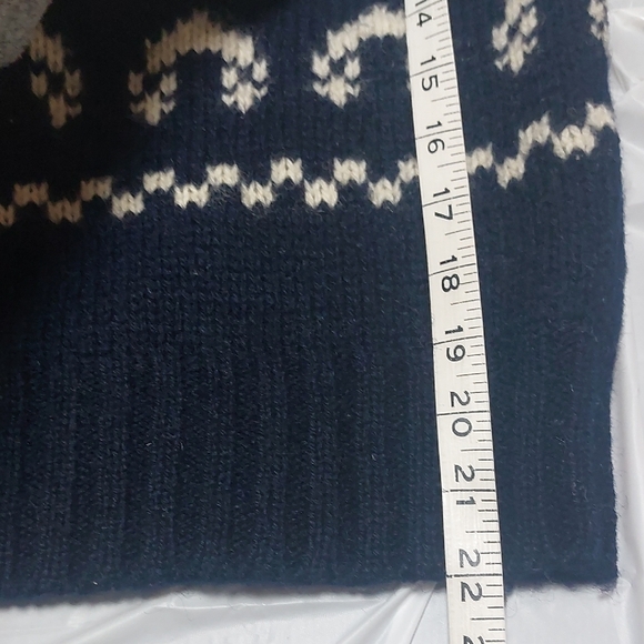 Vintage, Size M, Navy Blue Reindeer Pattern 100% Wool Sweater - Picture 11 of 13